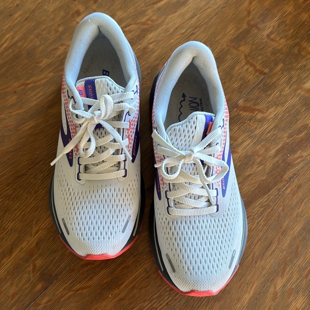 Women’s Brooks Ghost 14 white, size 6.5